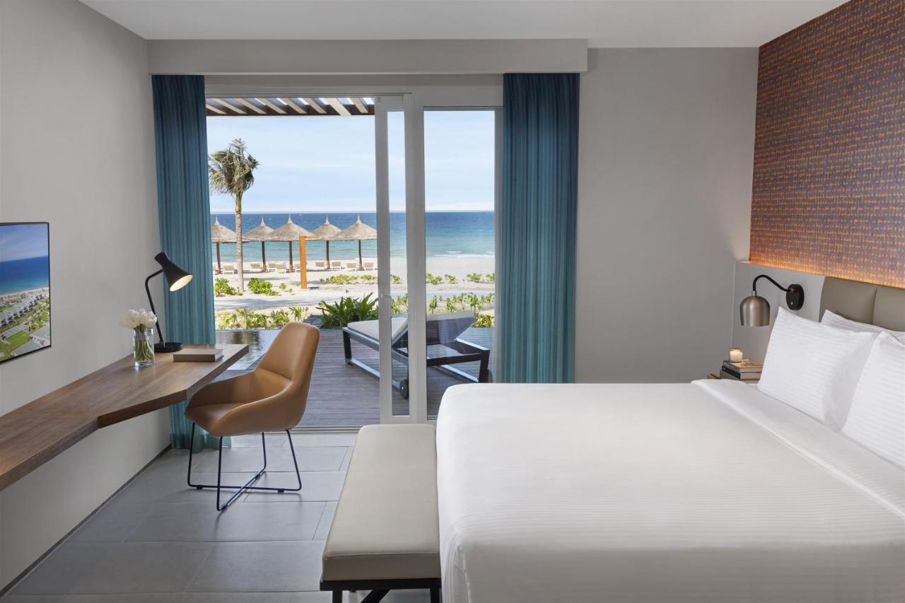 1 Bedroom Villa, Private Pool, Beach Front - King Bed