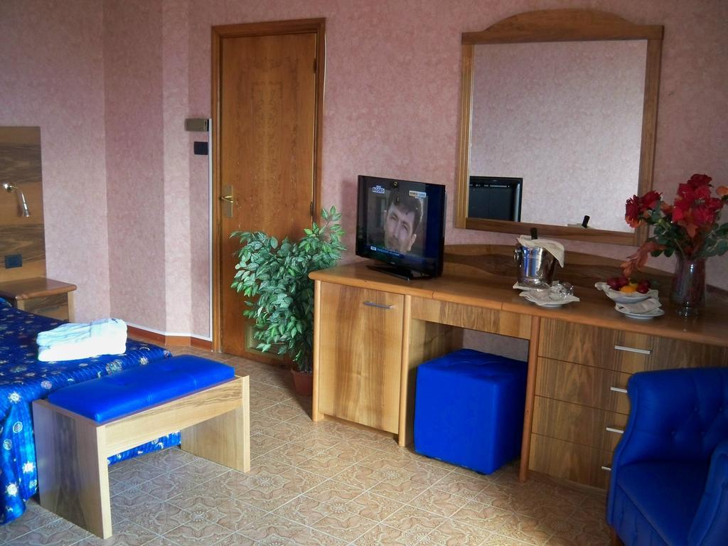 Doppel- oder Zweibettzimmer