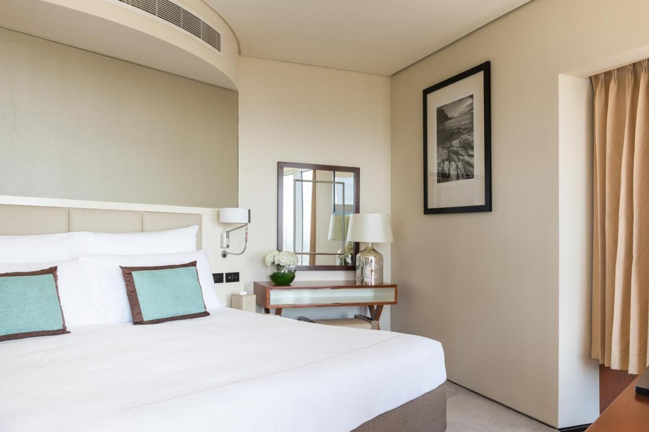 Executive Suite mit Panoramablick auf die Skyline, Flughafentransfer, direktem Zugang zum Museum of The Future, kostenlosem Frühstück, Nachmittagstee nach Art des Hauses, abendlichen Sundownern, alkoholfreien Erfrischungsgetränken und Häppchen