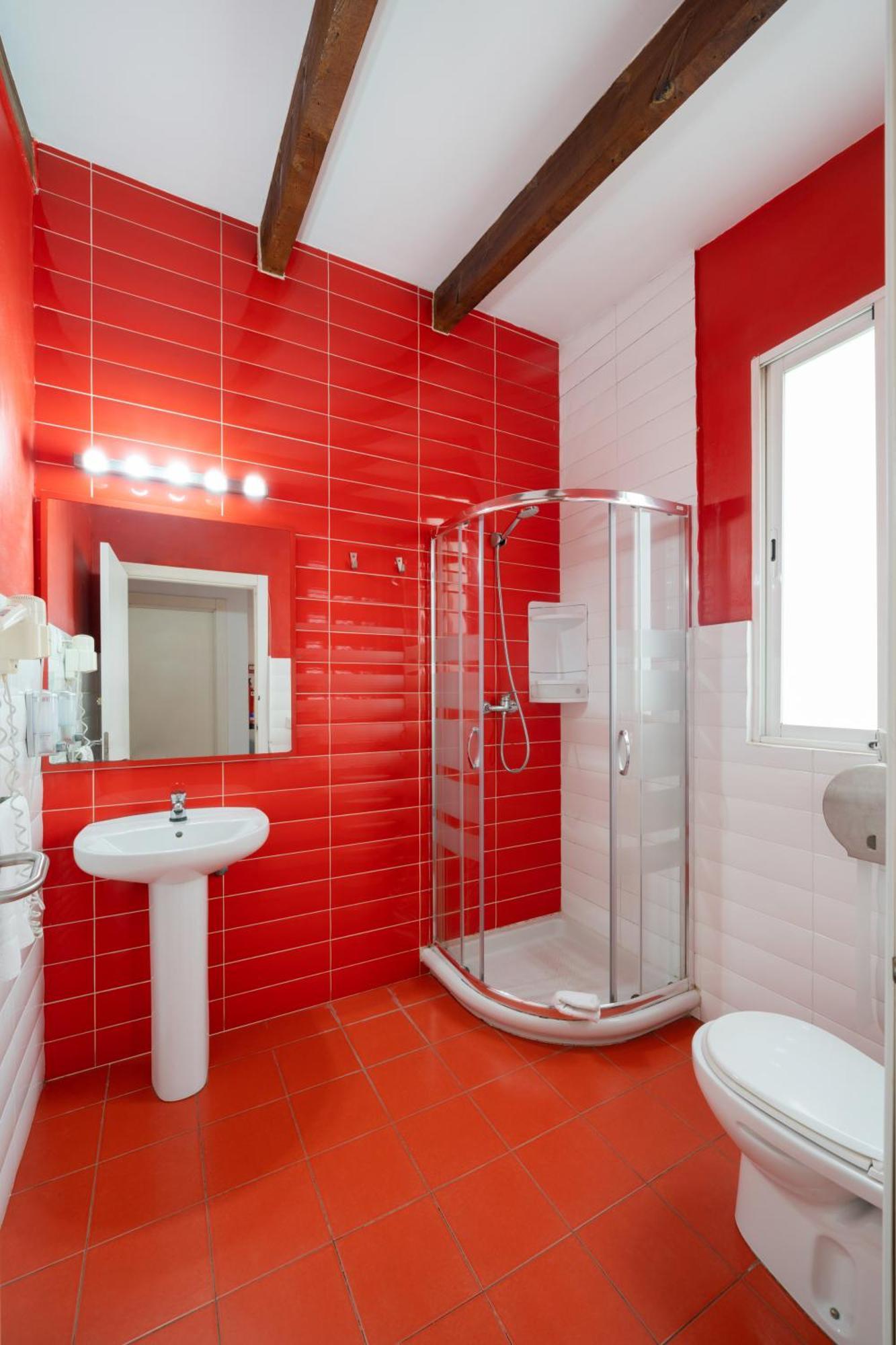 Einzelbett im gemischten Schlafsaal mit privatem Bad (8 Erwachsene)