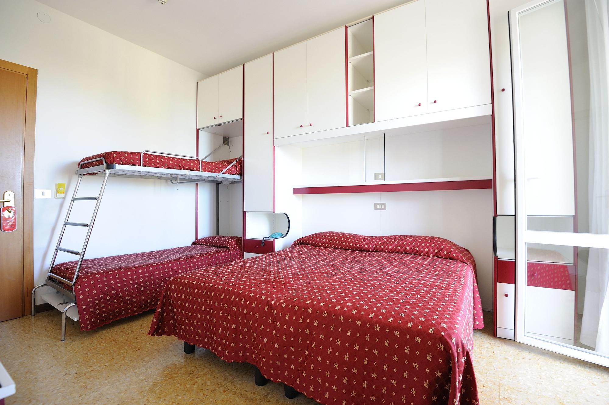 Familienzimmer (2 Erwachsene + 2 Kinder)