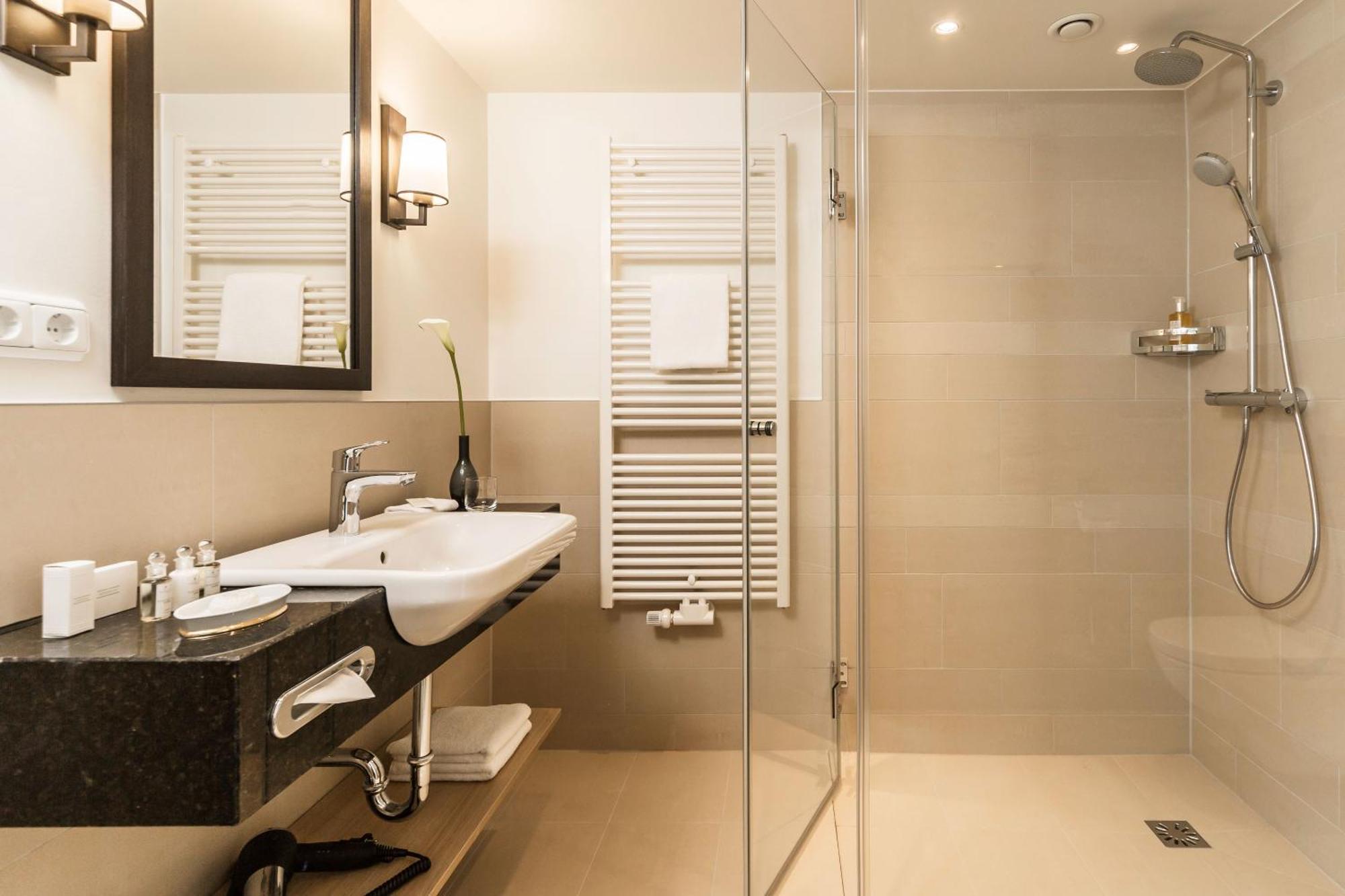 Deluxe Double Room,1211735302:JPEG