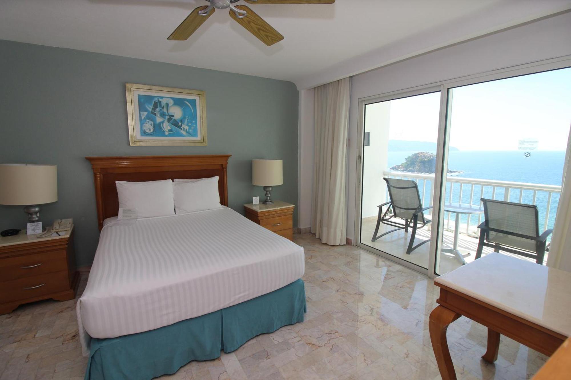Zimmer mit Queensize-Bett und Meerblick