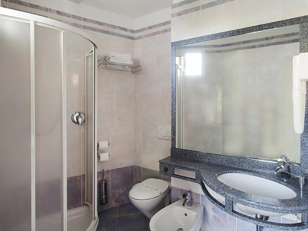 Triple Room with Beach Access,644663433:JPEG