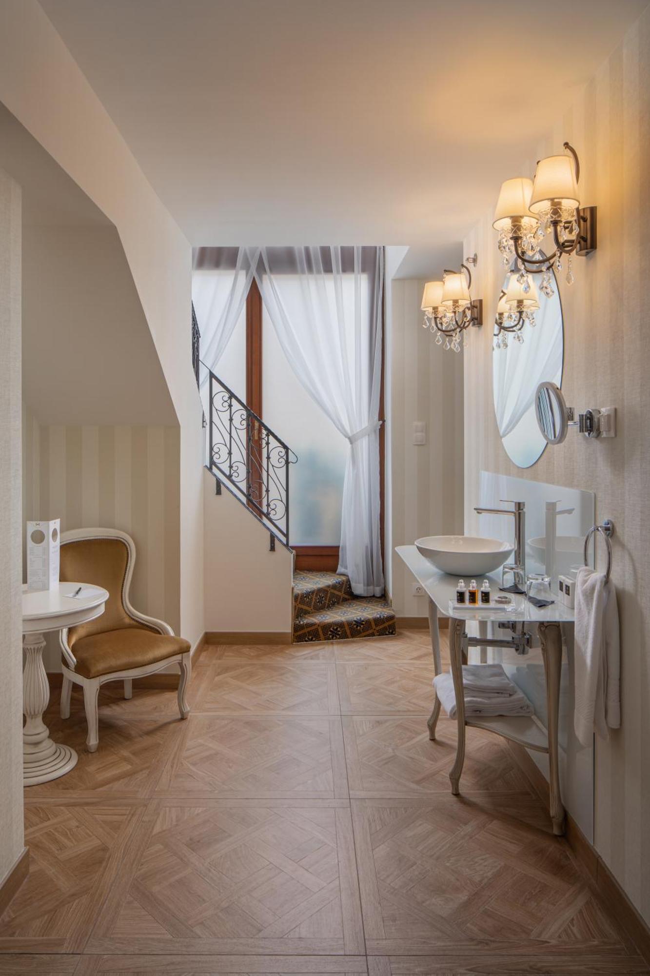 Maisonette-Zimmer mit Kingsize-Bett