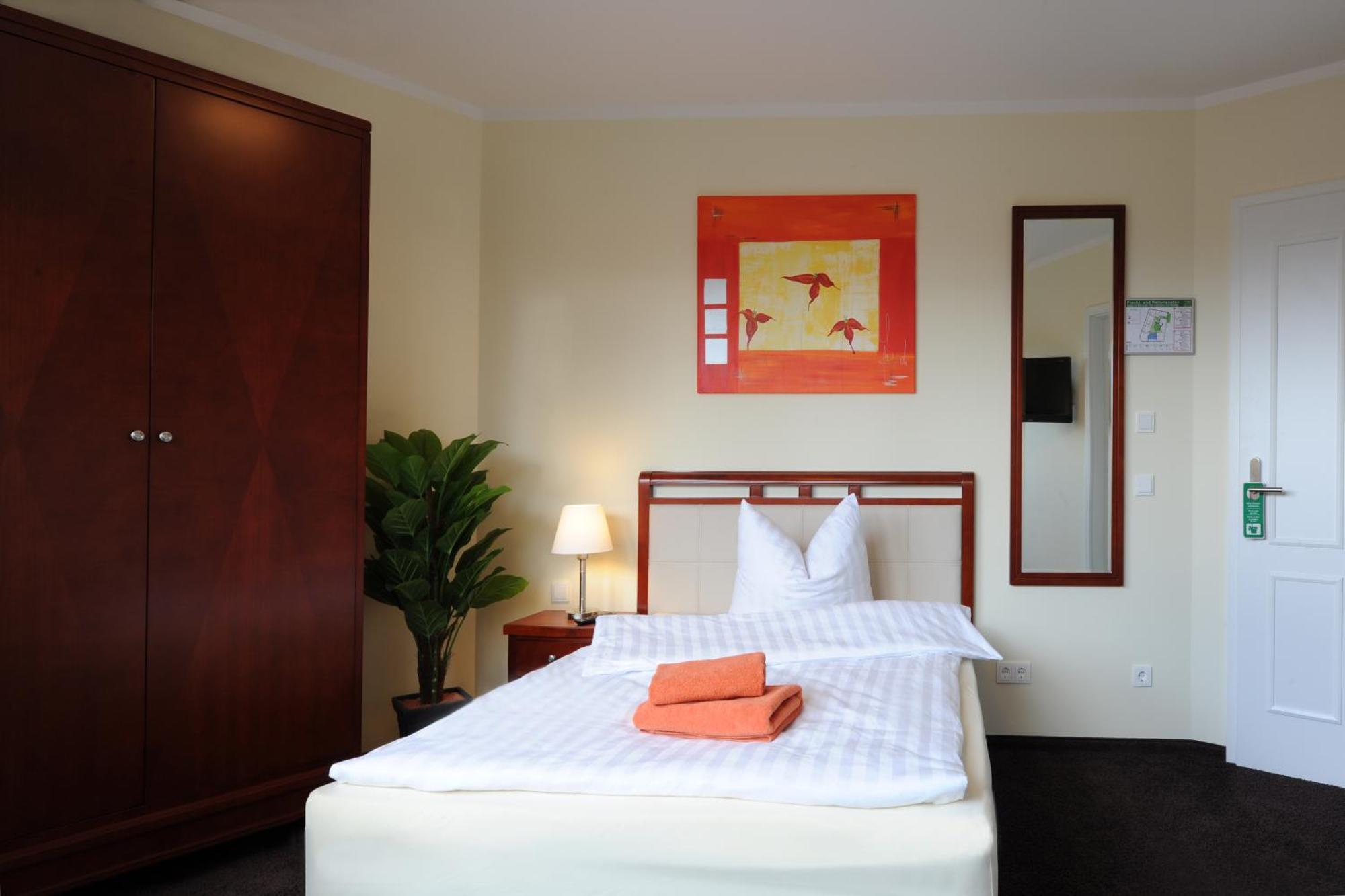 Two-Bedroom Apartment (3 Adults),1284440728:JPEG