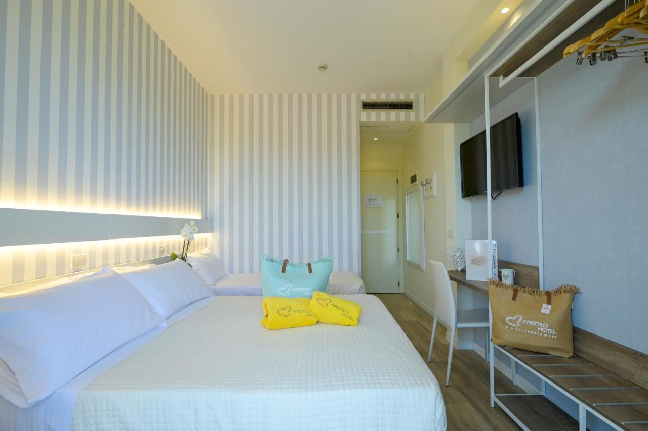 Zimmer Riviera mit seitlichem Meerblick