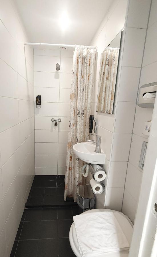 Kleines Zweibettzimmer
