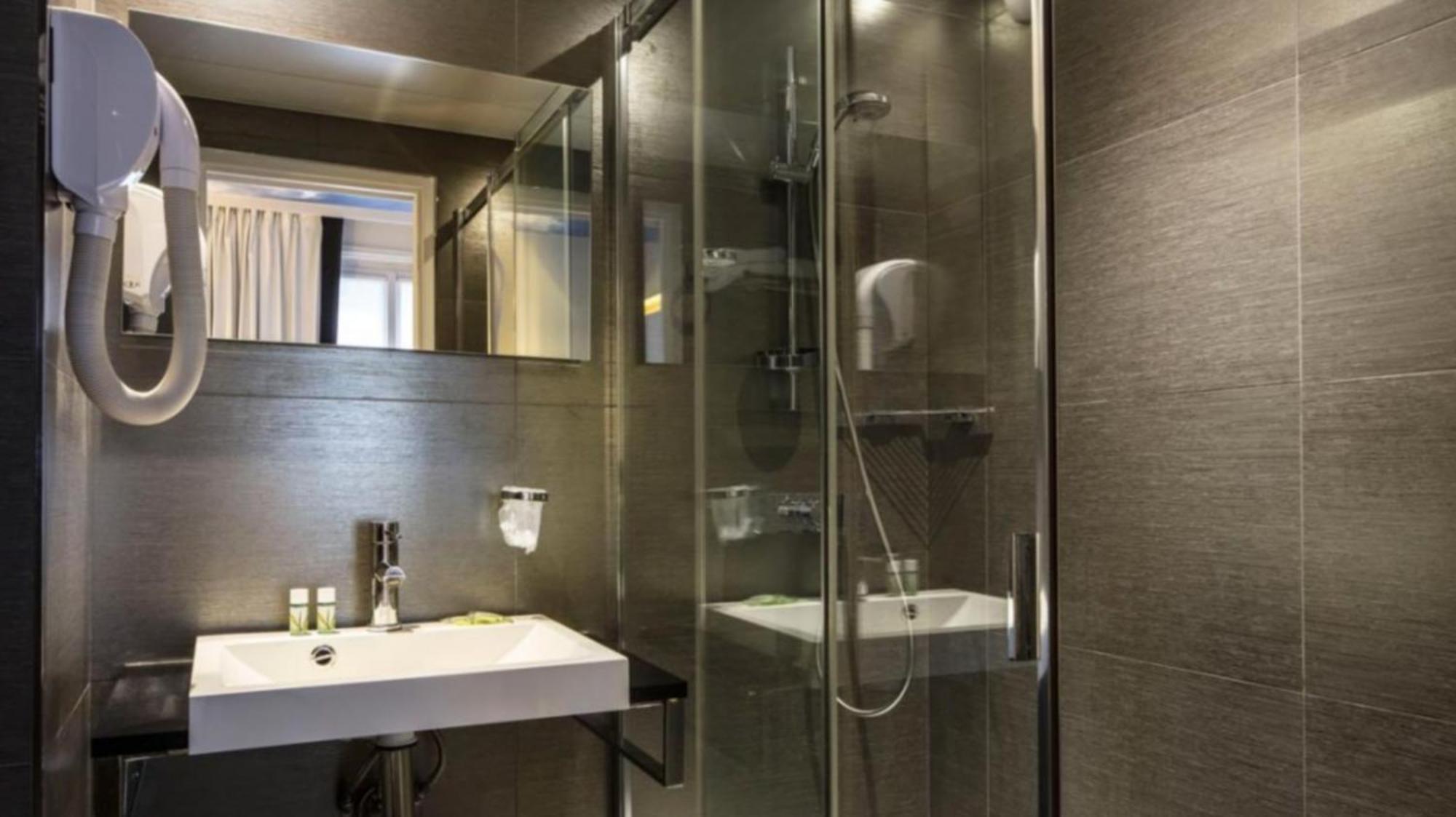 Two Connecting Double Rooms,1432568110:JPEG