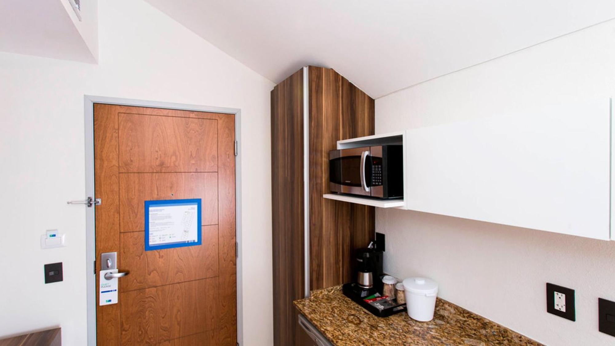Suite mit Kingsize-Bett und Stadtblick