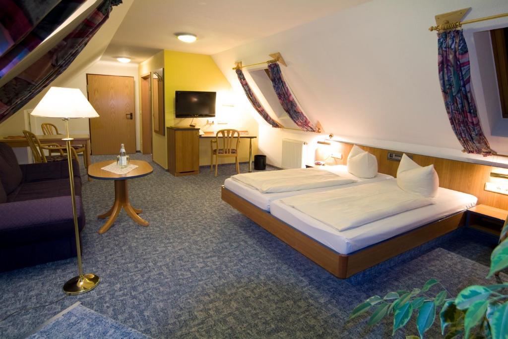 Standard Twin Room,685198158:JPEG