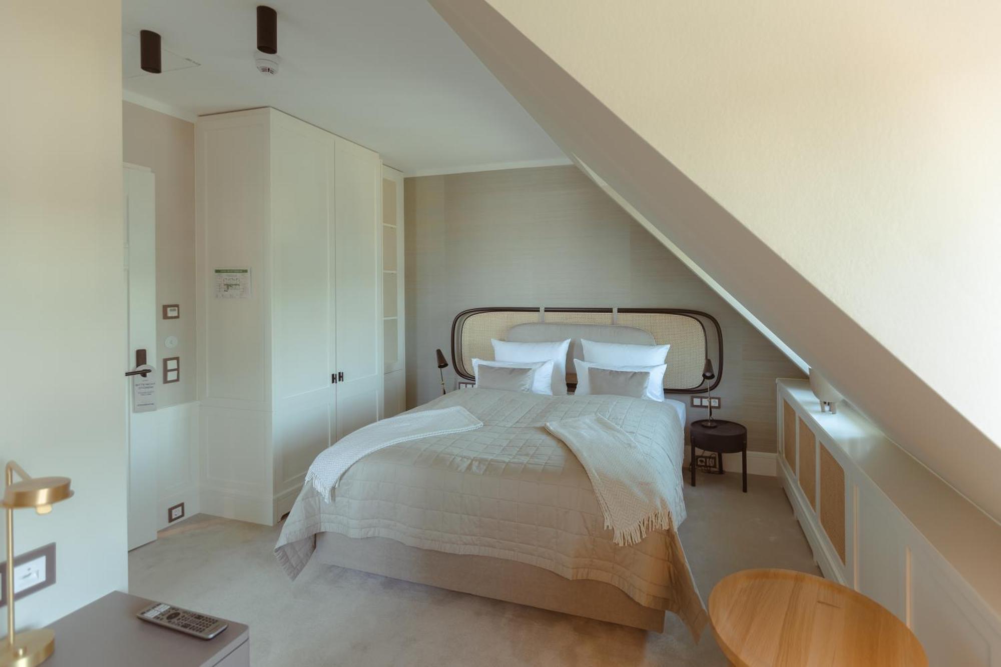 Double Room,1548877234:JPEG
