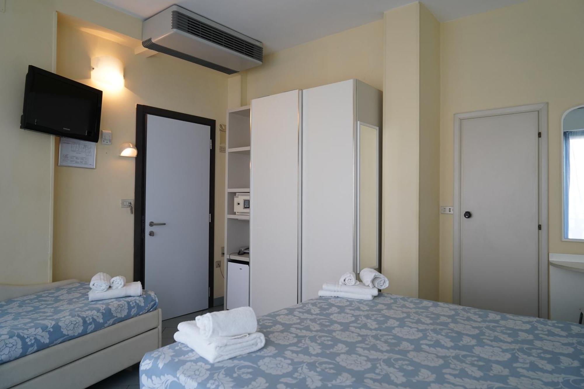 Dreibettzimmer mit Balkon