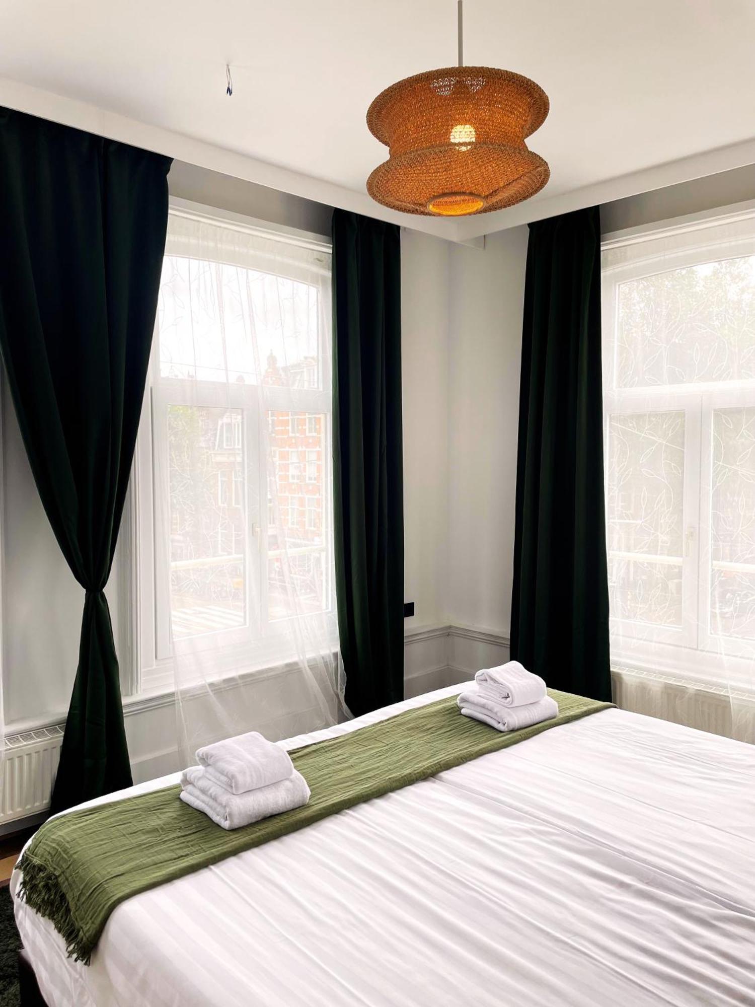 Double Room,1613411178:JPEG