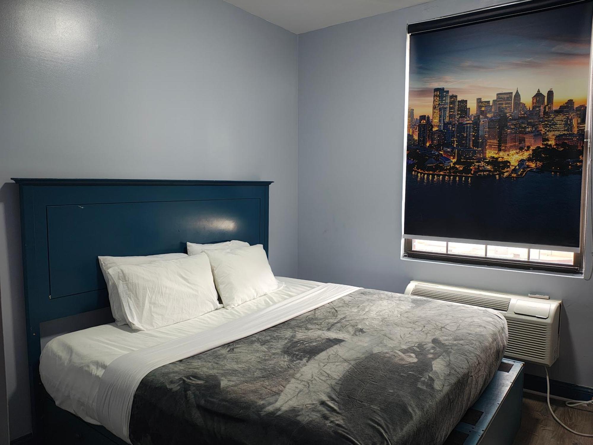 Zimmer mit Kingsize-Bett