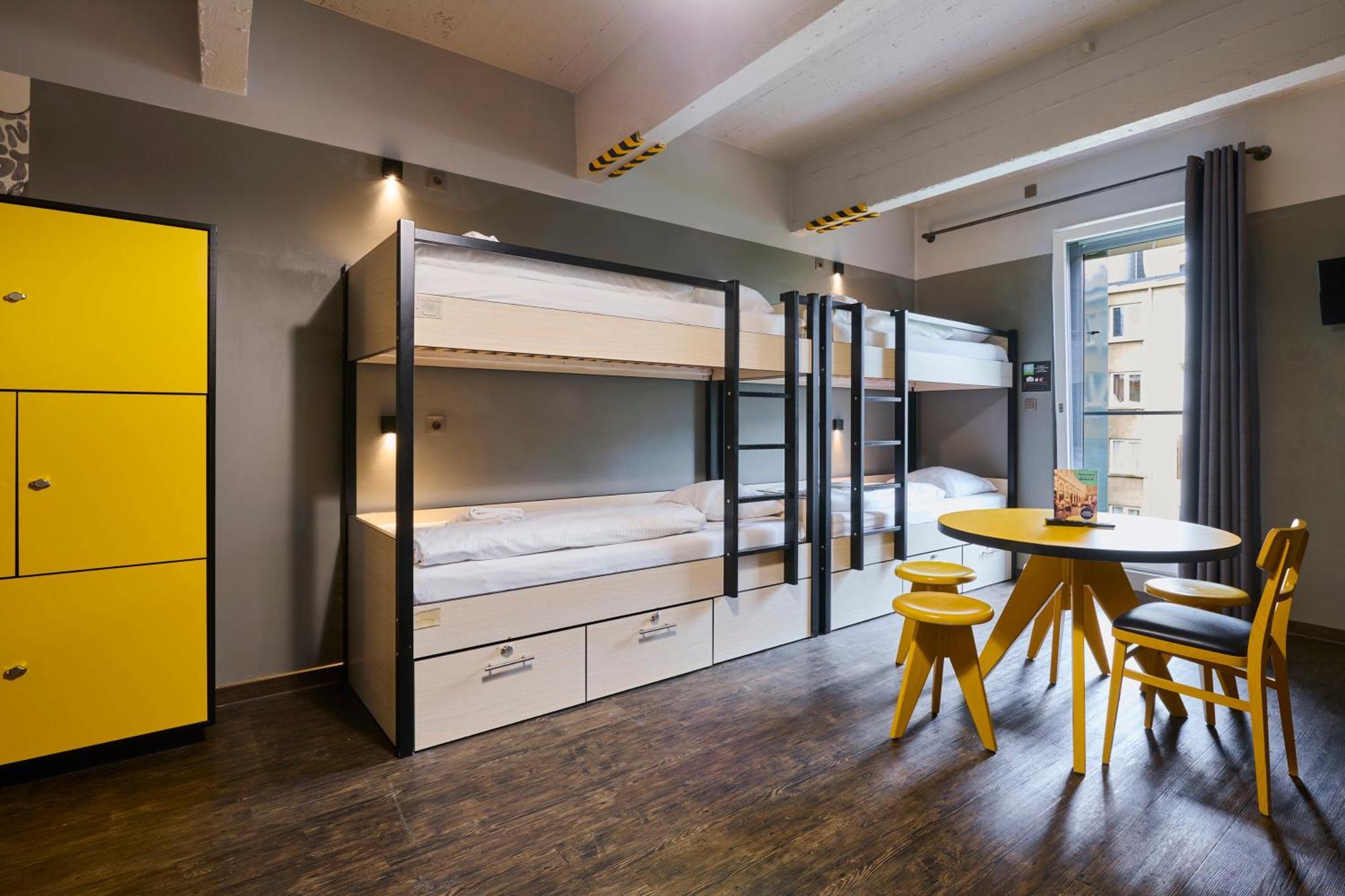 Bett im gemischten Schlafsaal mit 10 Betten