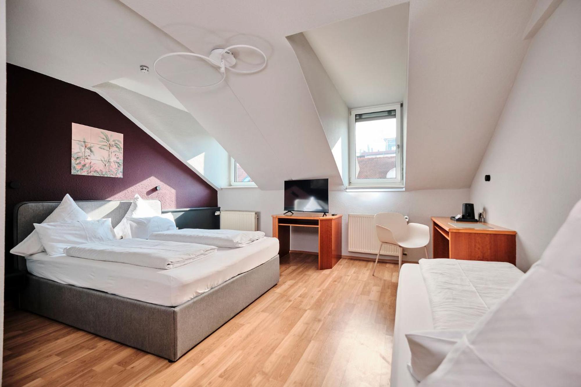 Triple Room,1666676881:JPEG