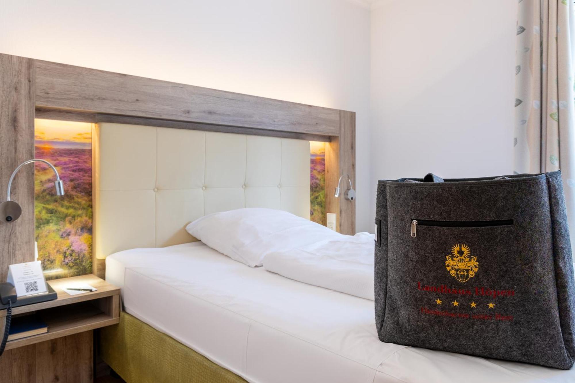 Single Room,1649879757:JPEG