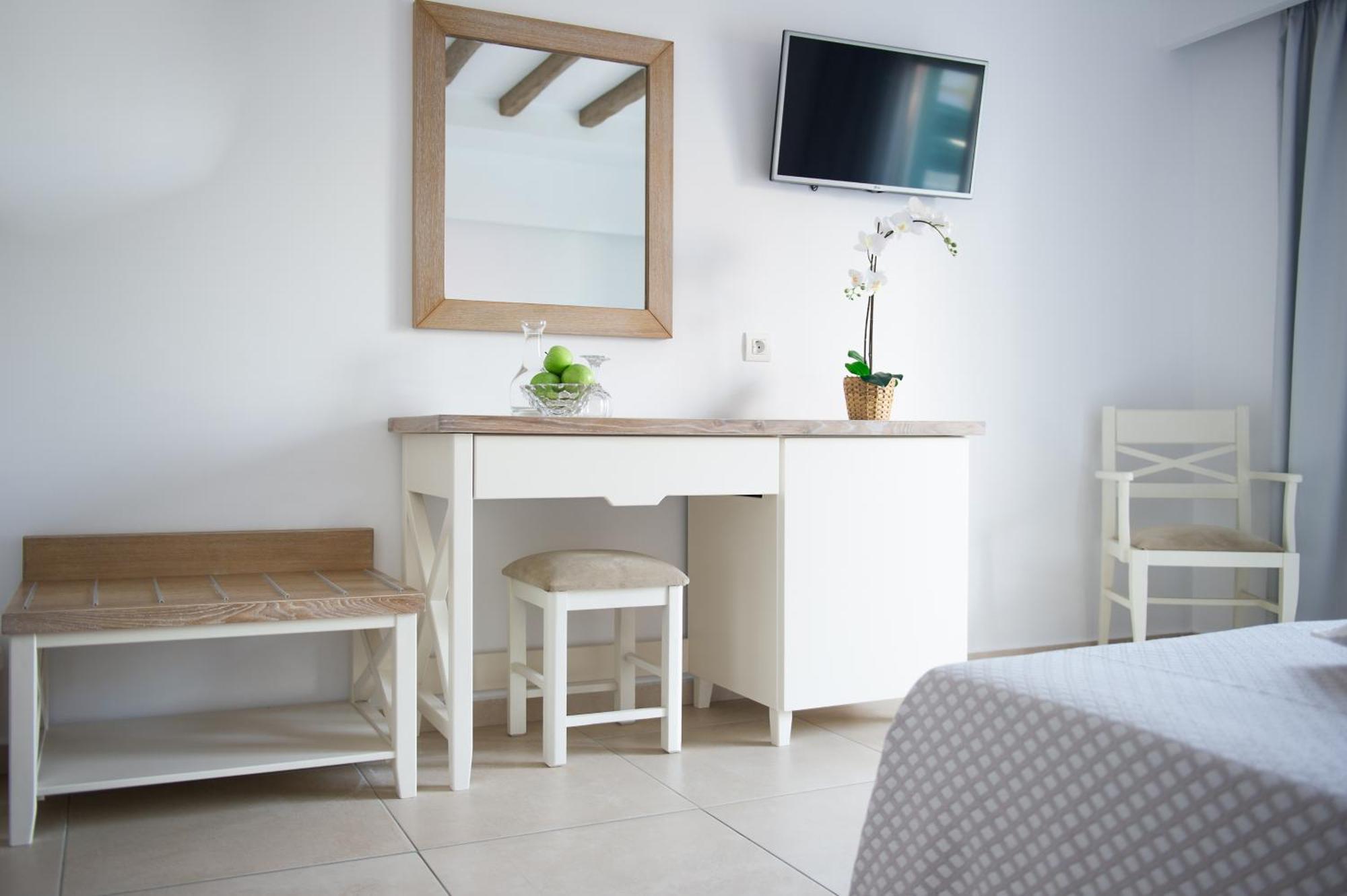 Deluxe Doppel-/Zweibettzimmer mit Zugang zum Pool