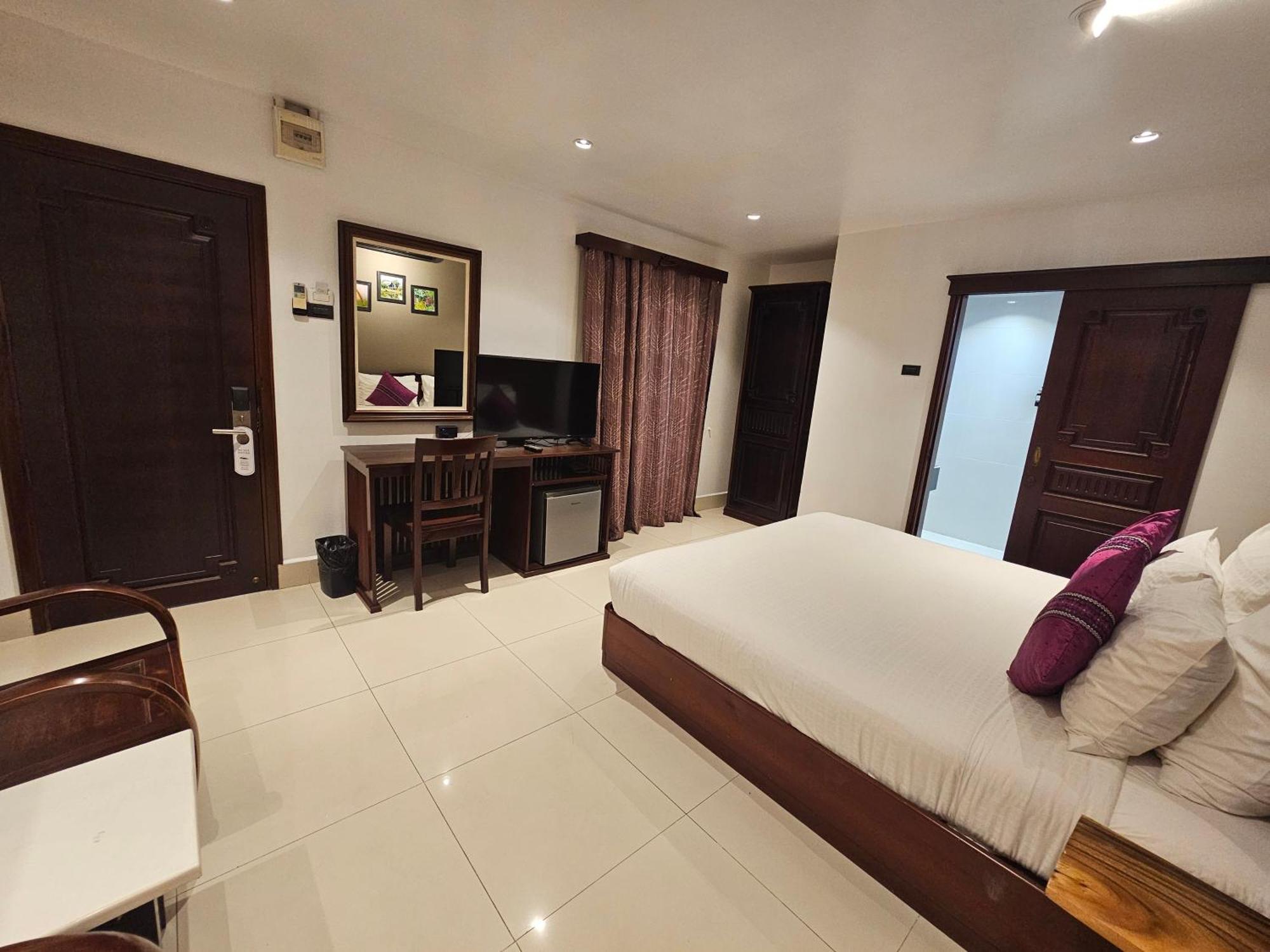 Deluxe Double Room City View