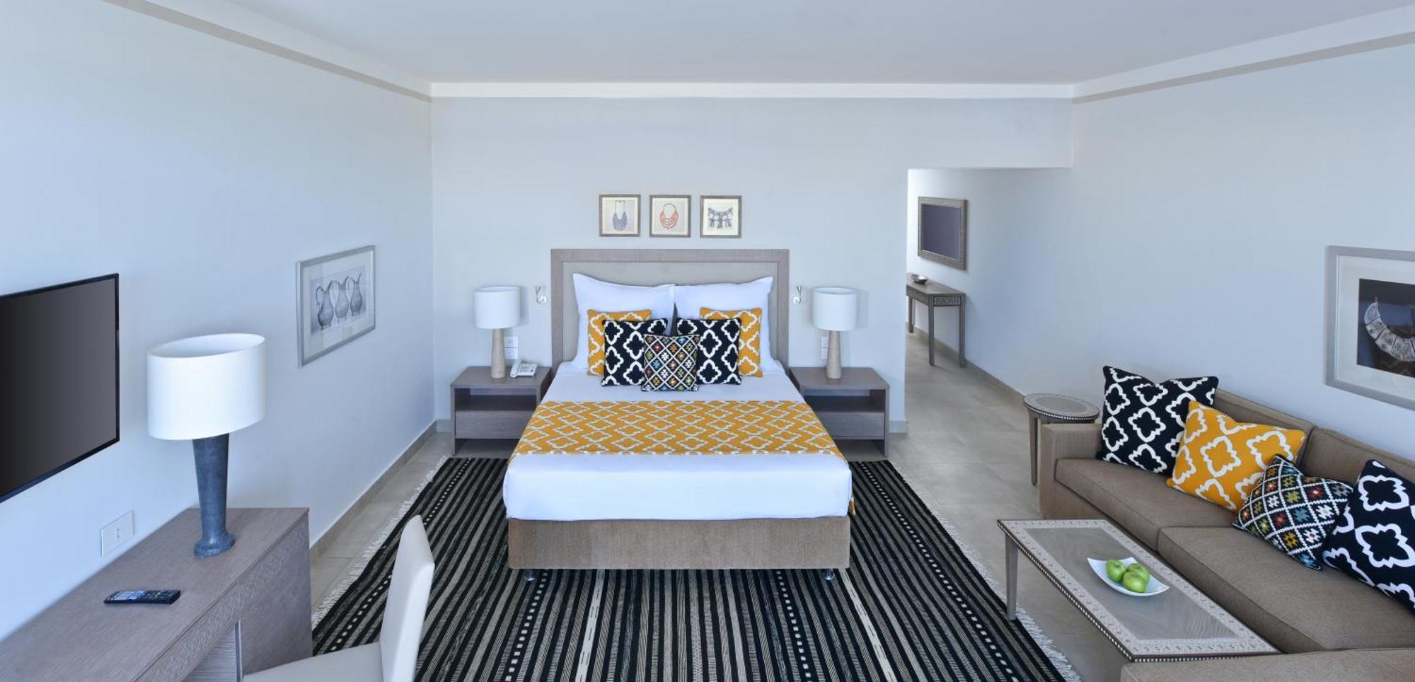 Deluxe Queen or Twin Beds Swim Up,1689890749:JPEG