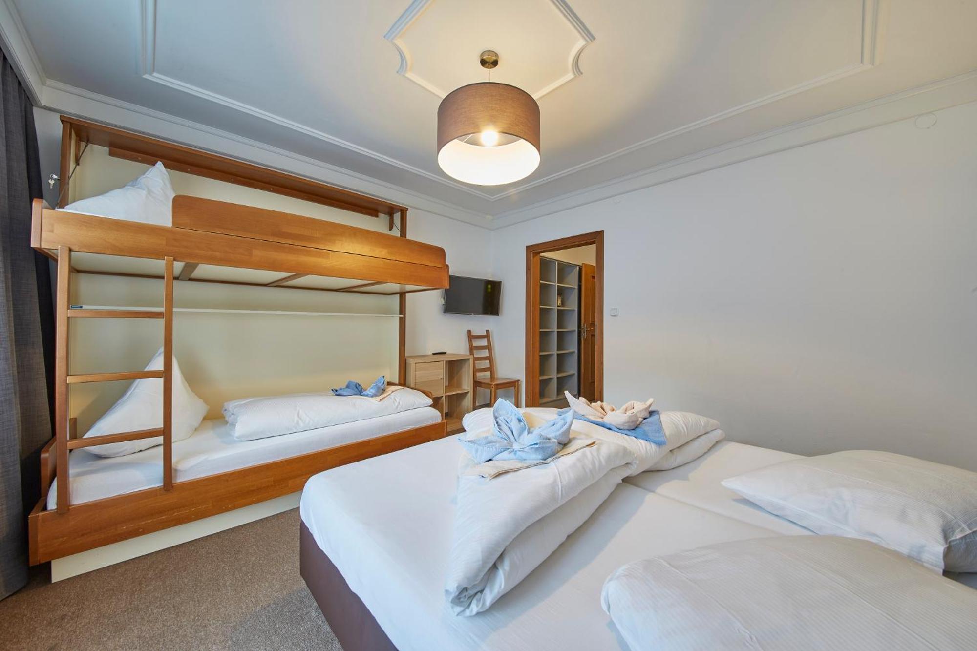 Classic Quadruple Room,1697842509:JPEG