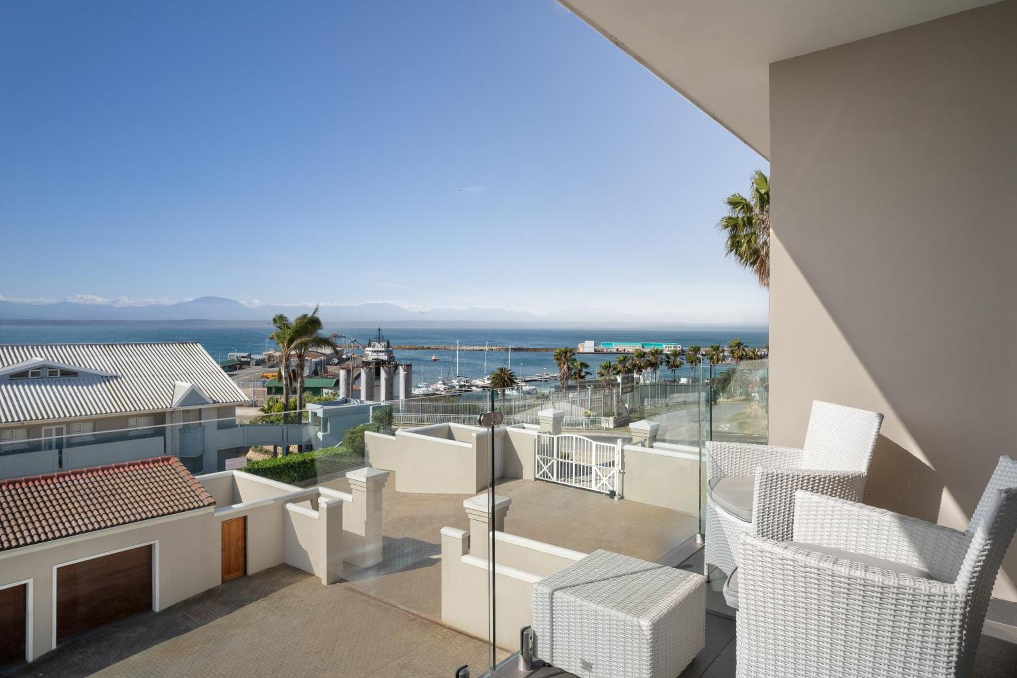 1 Bedroom Larger Suite 1 King Harbor view Balcony,1730017917:JPEG