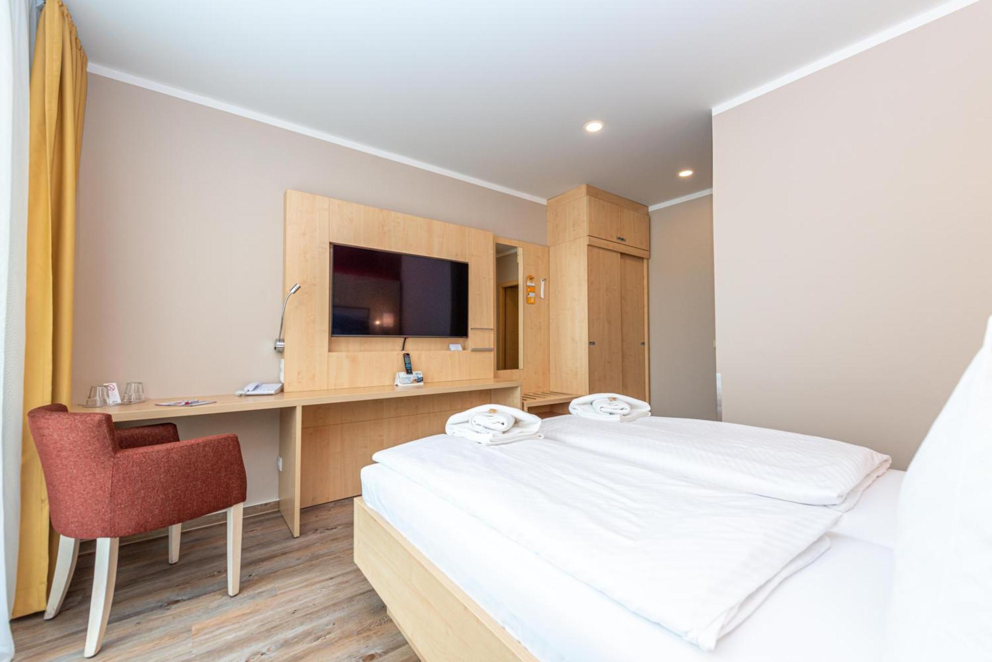 Small Double Room,1742676502:JPEG