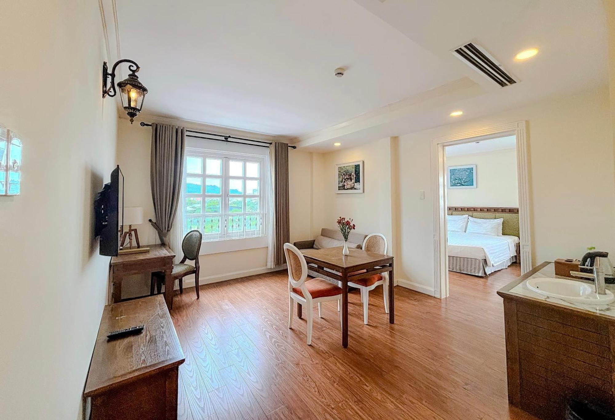 Suite,1742935228:JPEG