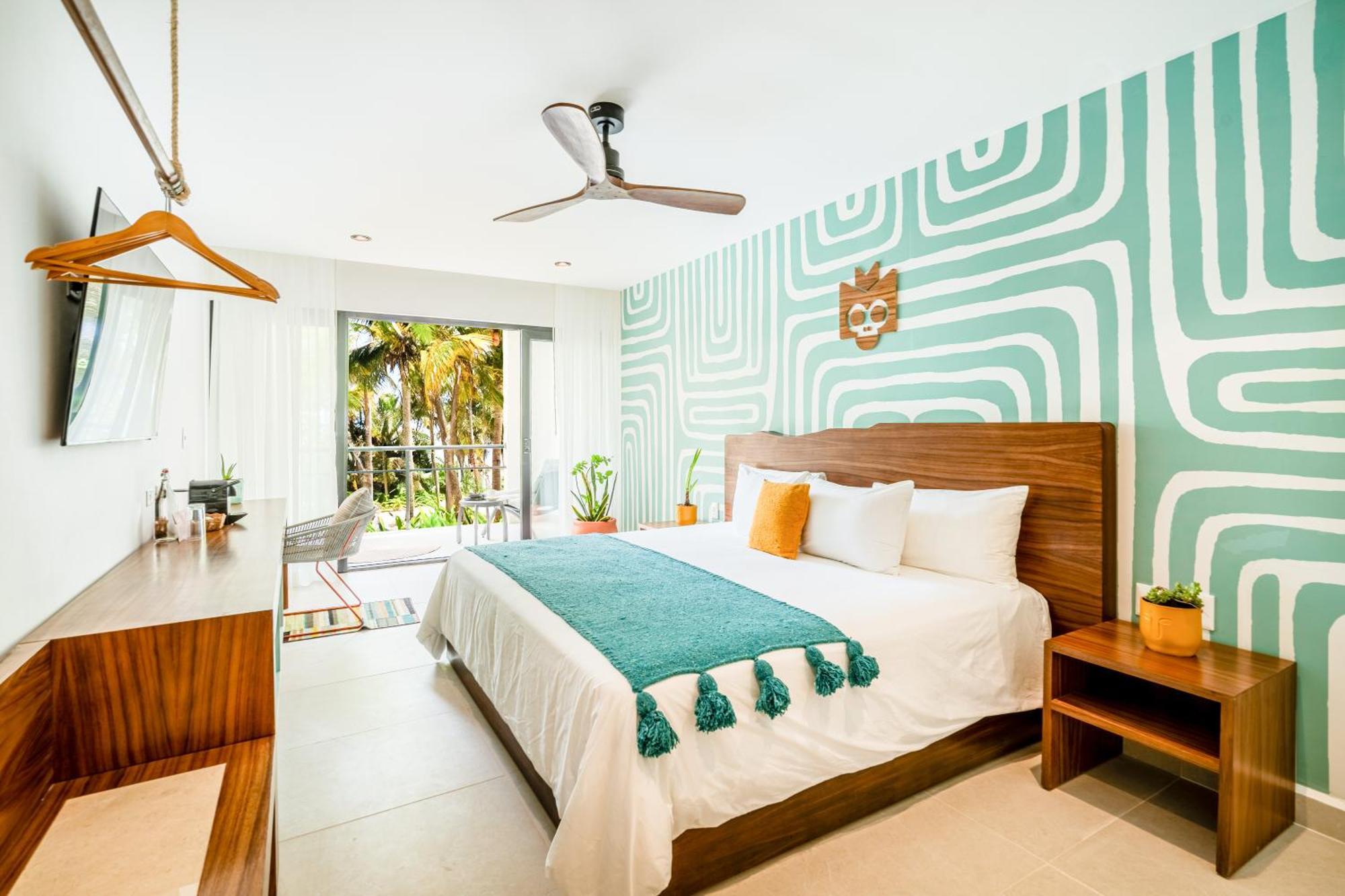 Deluxe Double Room with Balcony,1743229629:JPEG