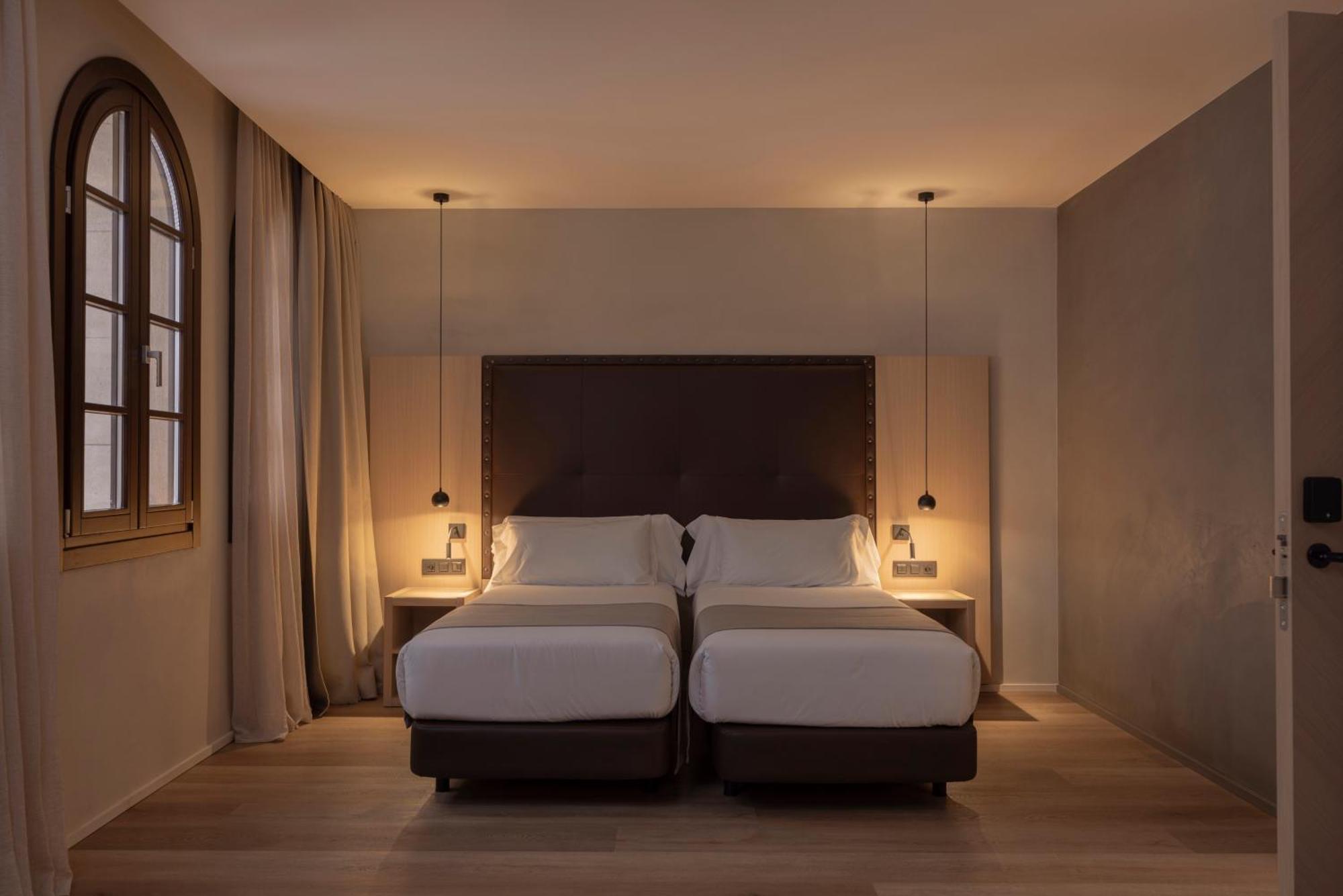 Superior Deluxe Double or Twin Room,1758524706:JPEG