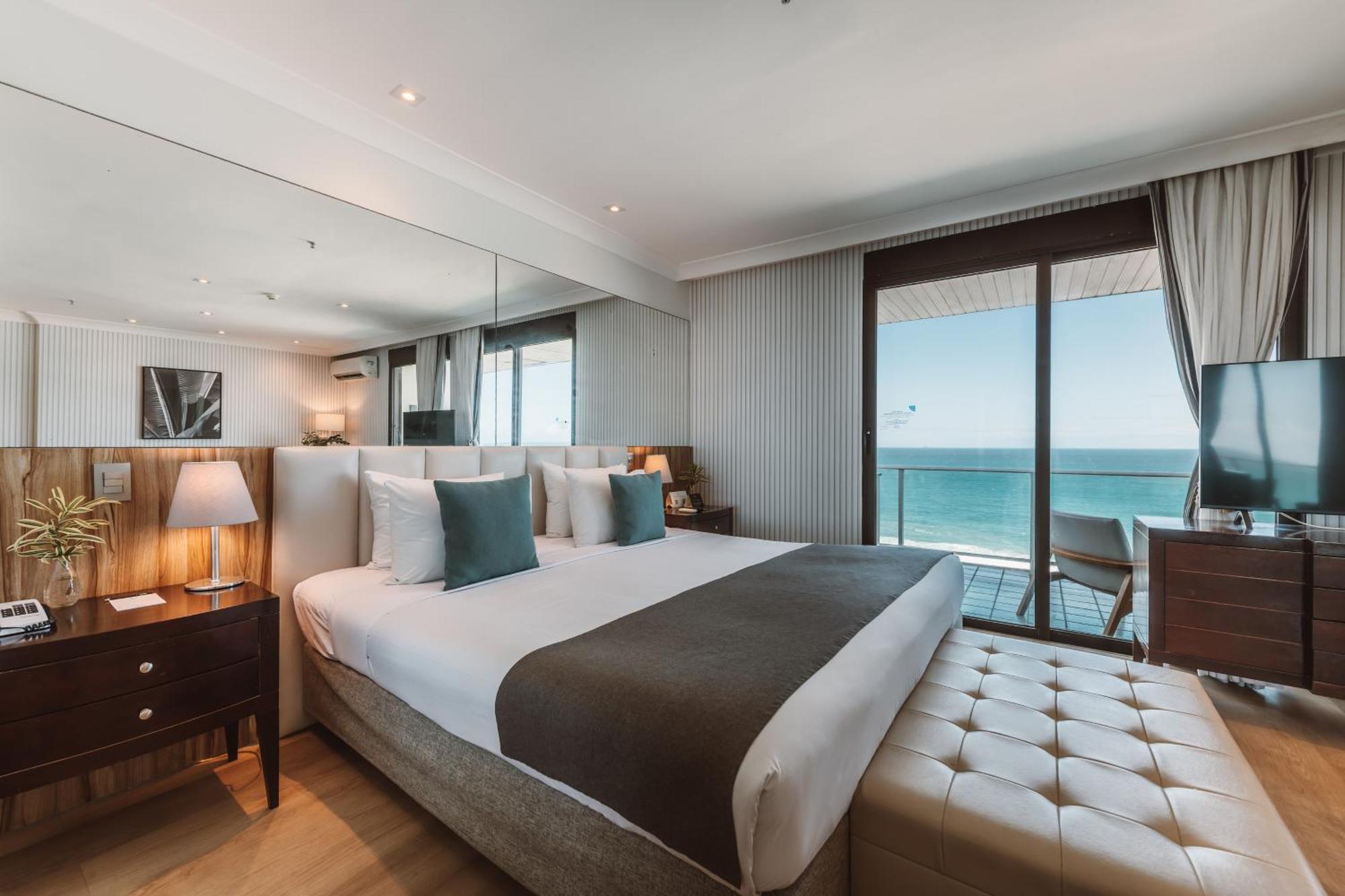 Suite mit Kingsize-Bett und Meerblick