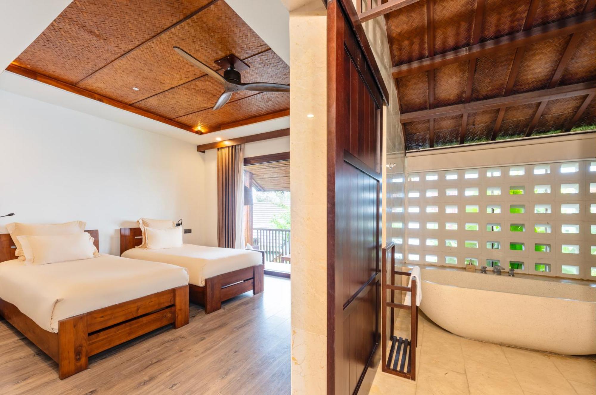 Club Deluxe Double or Twin Bathtub,1765457584:JPEG