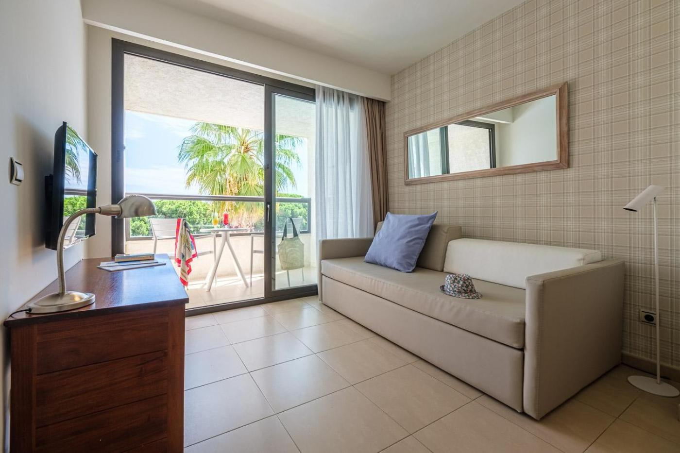 Junior Suite mit Poolblick (3 Erwachsene)