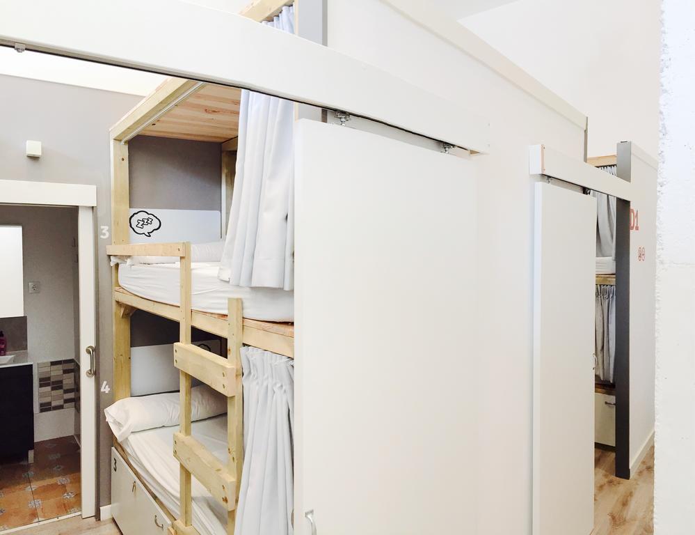 Bed in 4-Bed Mixed Dormitory Room with Private Bathroom,258093737:JPEG