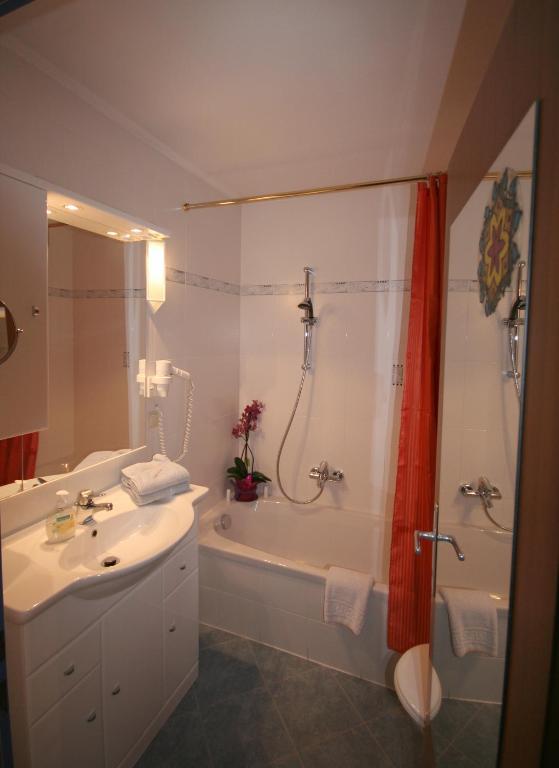 Double Room with Balcony,184918473:JPEG