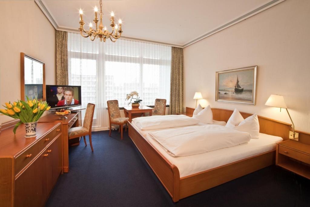 Double Room with Balcony and Sea View,1396755977:JPEG