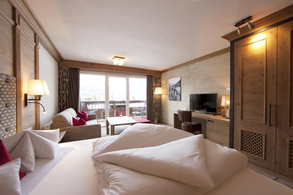 Deluxe Double Room with Balcony,656550957:JPEG