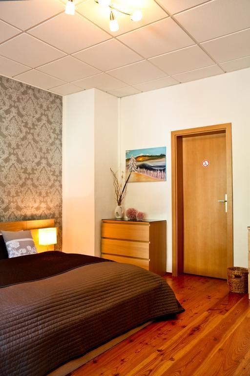 Family Room,445324152:JPEG