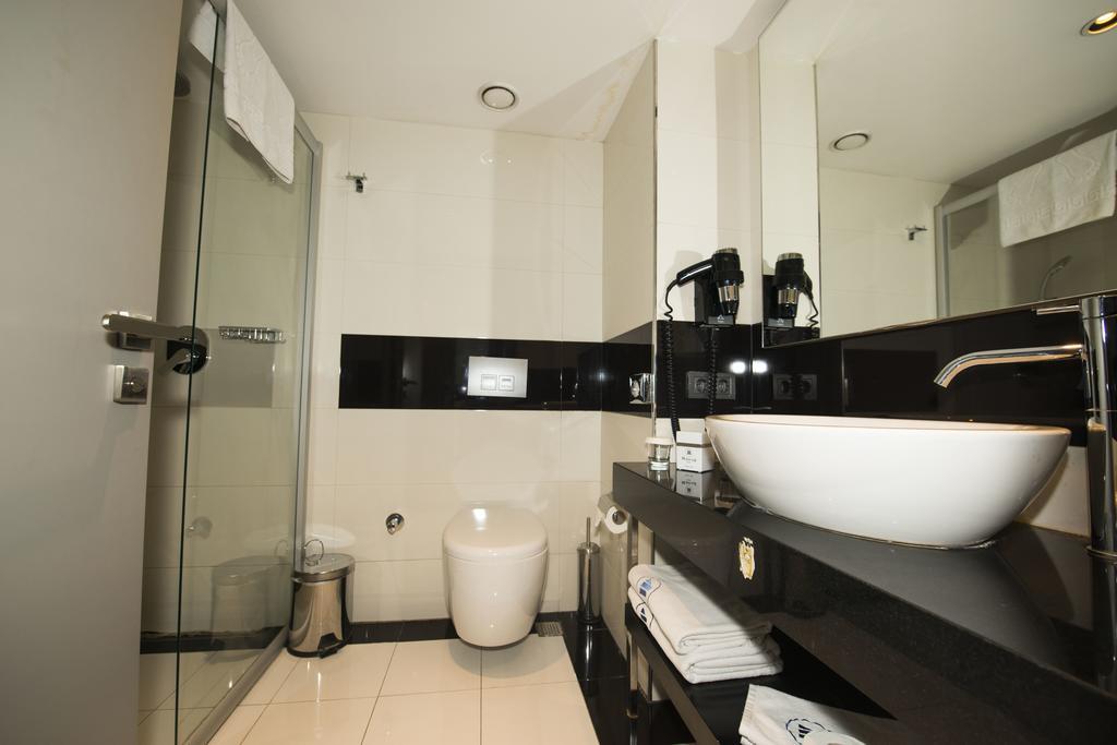 Deluxe Double or Twin Room with Partial Sea View,537827211:JPEG
