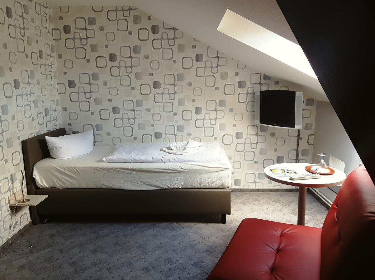 Single Room,662716059:JPEG