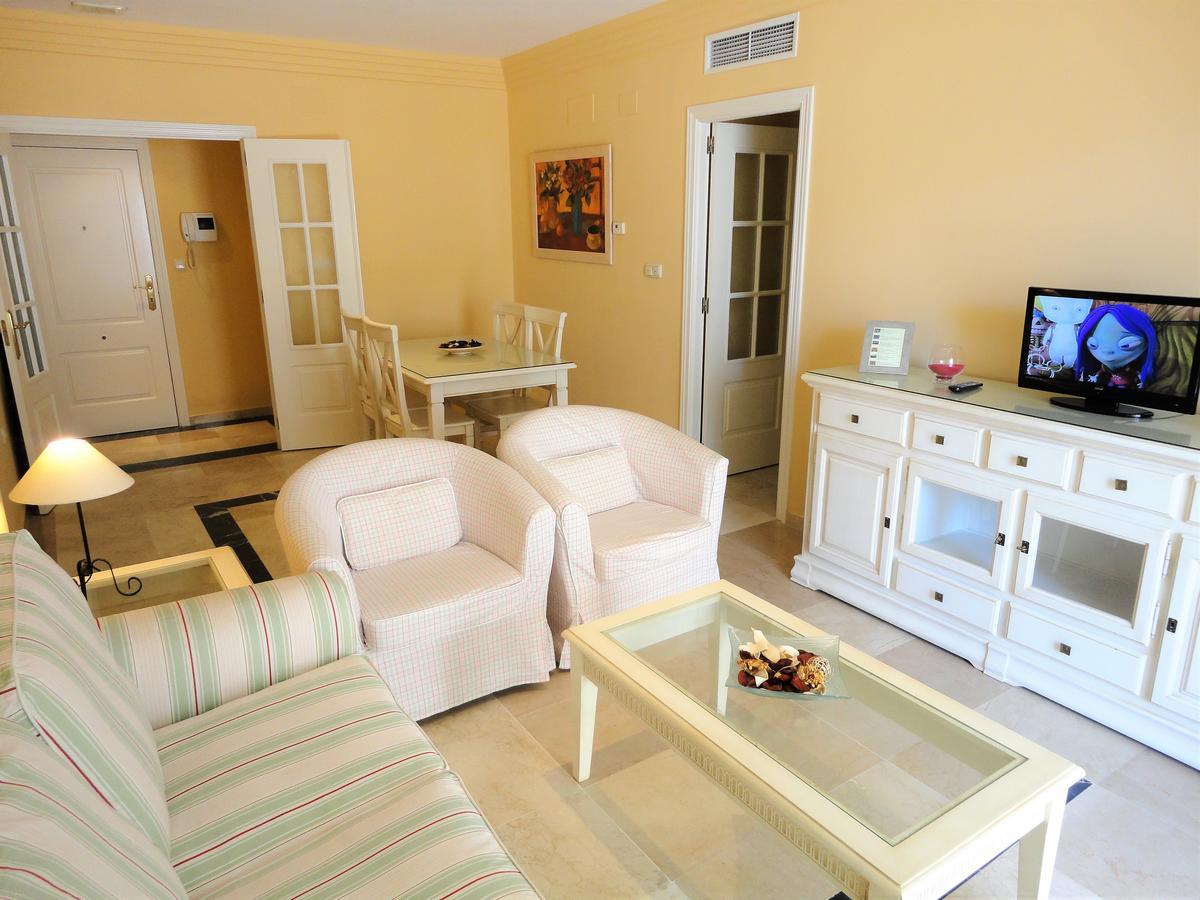 Apartment mit 3 Schlafzimmern und seitlichem Meerblick