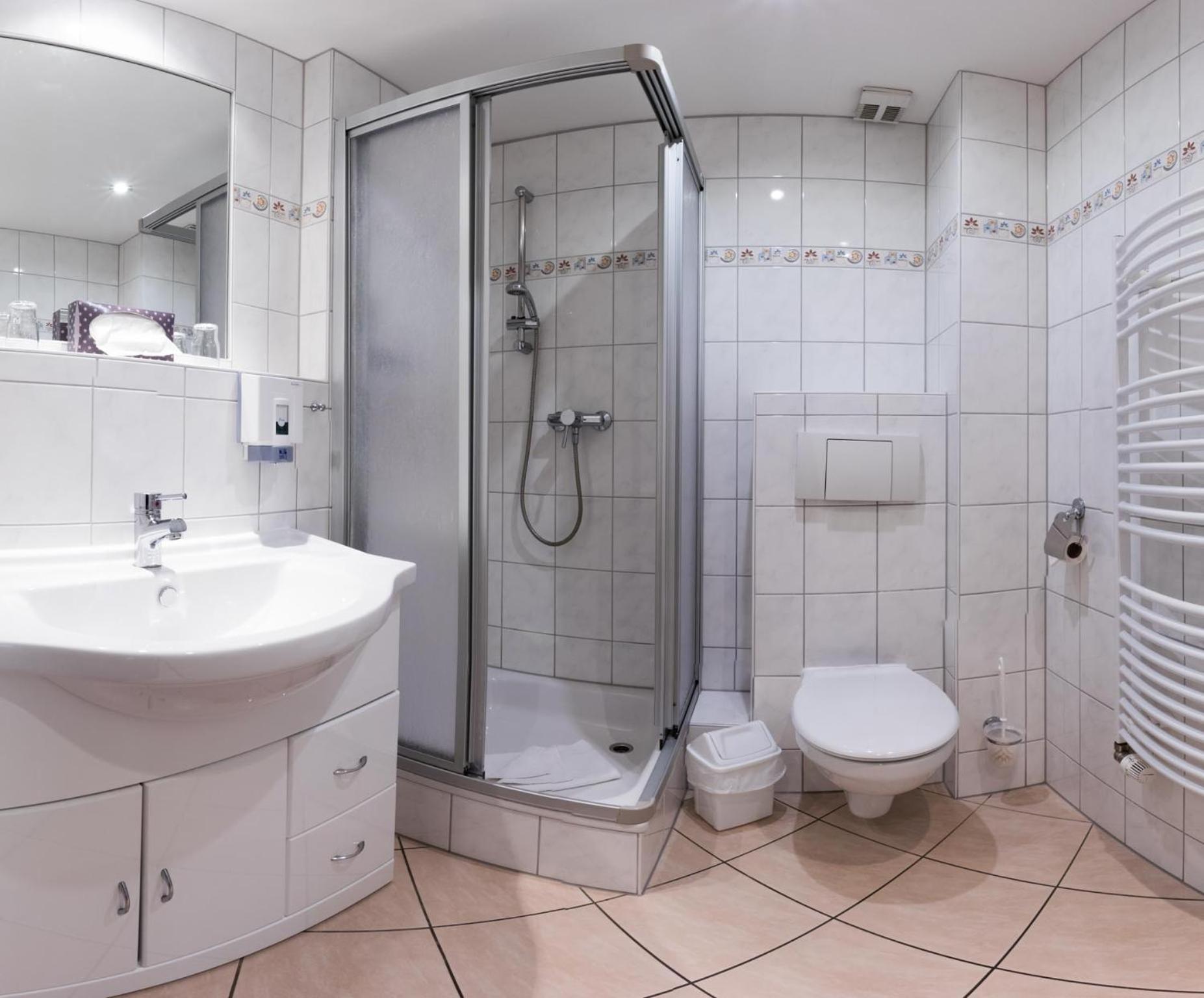 Single Room with Bathroom,932290303:JPEG