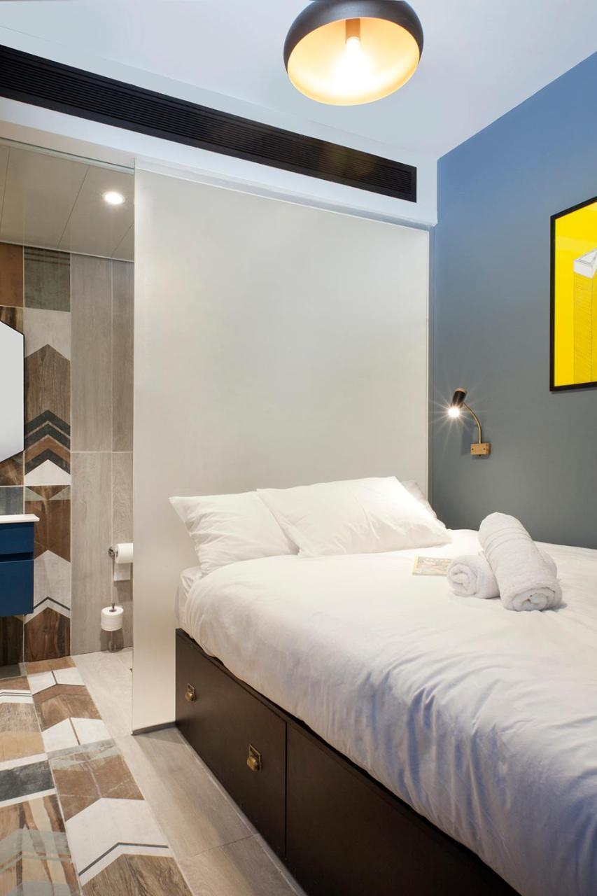 Double Capsule Private Bathroom