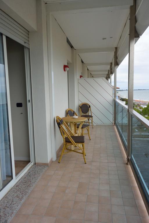 Doppelzimmer mit Balkon und Meerblick