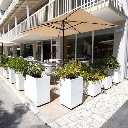 Hotel Adria Beach-2