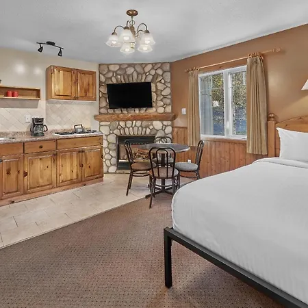 Patricia Lake Bungalows-3