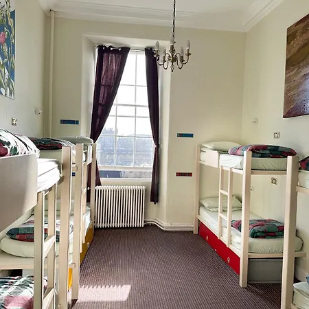 Castle Rock Hostel - Adults Only-3