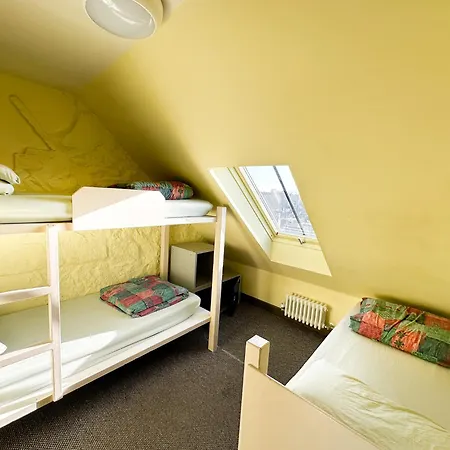 Castle Rock Hostel - Adults Only-2