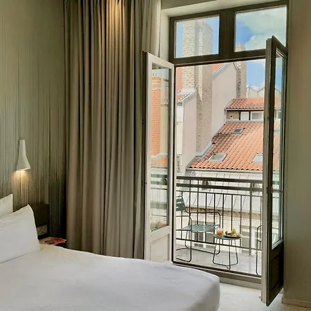 Okko Hotels Lyon Centre-3